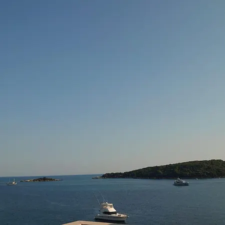 Peragi - Triple With Balcony And Private External Bathroom モルナット