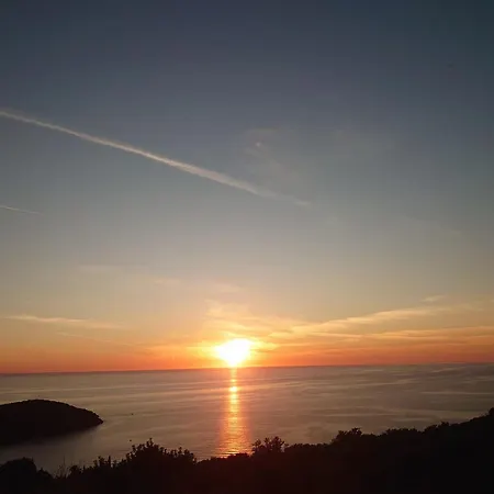 Peragi - Triple With Balcony And Private External Bathroom *