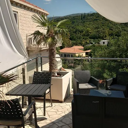 Peragi - Triple With Balcony And Private External Bathroom モルナット