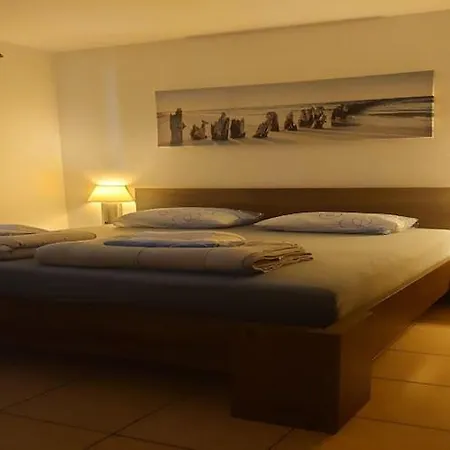 Peragi - Triple With Balcony And Private External Bathroom *