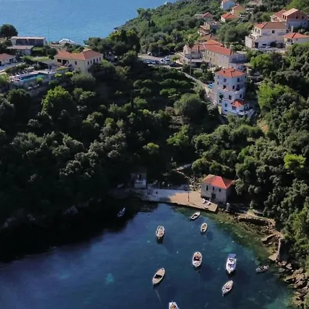 Peragi - Triple With Balcony And Private External Bathroom דירה *