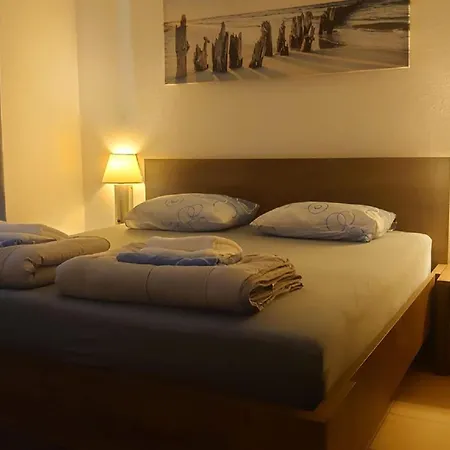 דירה Peragi - Triple With Balcony And Private External Bathroom *