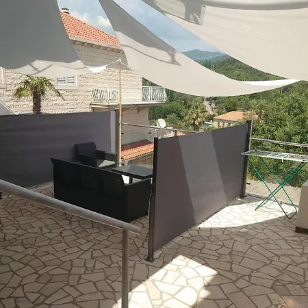 Peragi - Triple With Balcony And Private External Bathroom דירה *