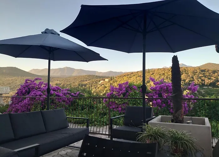 Peragi - Triple With Balcony And Private External Bathroom