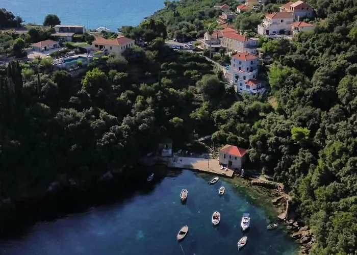 Peragi - Triple With Balcony And Private External Bathroom 公寓 *