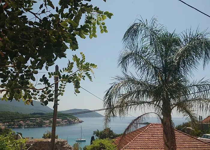 公寓 Peragi - Triple With Balcony And Private External Bathroom 莫鲁纳特