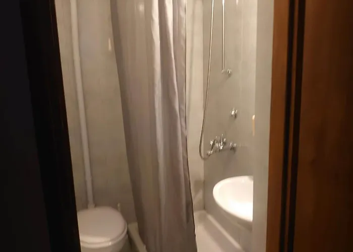 Peragi - Triple With Balcony And Private External Bathroom 公寓 莫鲁纳特