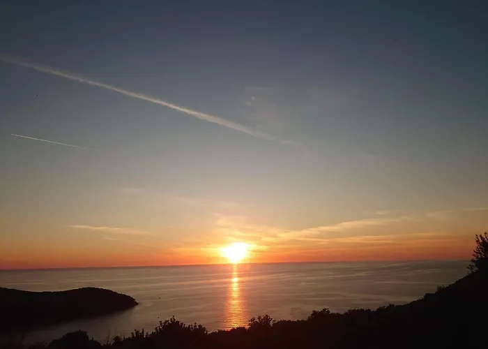 Peragi - Triple With Balcony And Private External Bathroom *