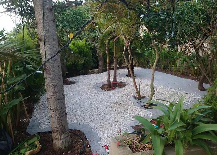 公寓 Peragi - Triple With Balcony And Private External Bathroom