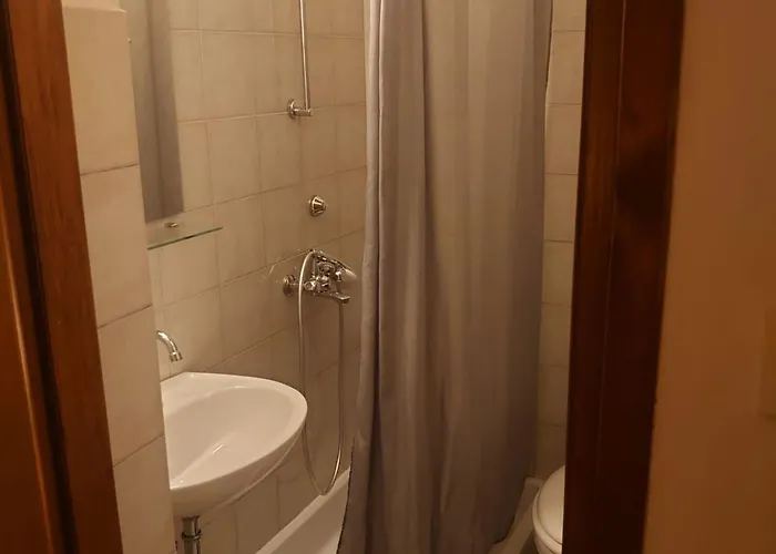 Peragi - Triple With Balcony And Private External Bathroom *